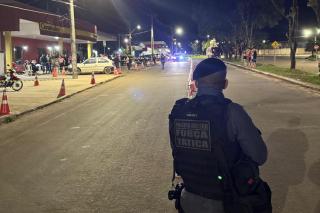 17 motoristas são detidos em blitz da Lei Seca, em Alta Floresta. 29 são flagrados sem CNH e 44 veículos são apreendidos.