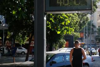 Carnaval deve ser de calor forte e pouca chuva na maior parte do país