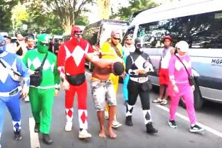 Policiais civis fantasiados prendem homem com celulares roubados em SP