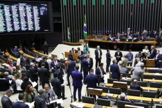 Projeto proíbe pagamento de benefícios assistenciais para estrangeiros