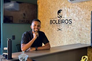 Desenvolve MT apoia empreendedor com crédito para abrir segunda barbearia