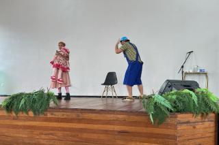 Prevenção começa na escola: apresentação teatral em Paranaíta impacta centenas de estudantes