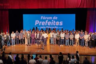 Mais de 100 prefeitos participam do 1º Fórum de Prefeitos pela Educação em Cuiabá