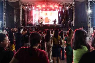 Clóvis Pinho encerra primeira noite do Vira Floresta