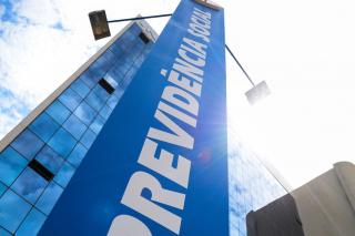 Teto do INSS sobe para R$ 8.157,40 em 2025